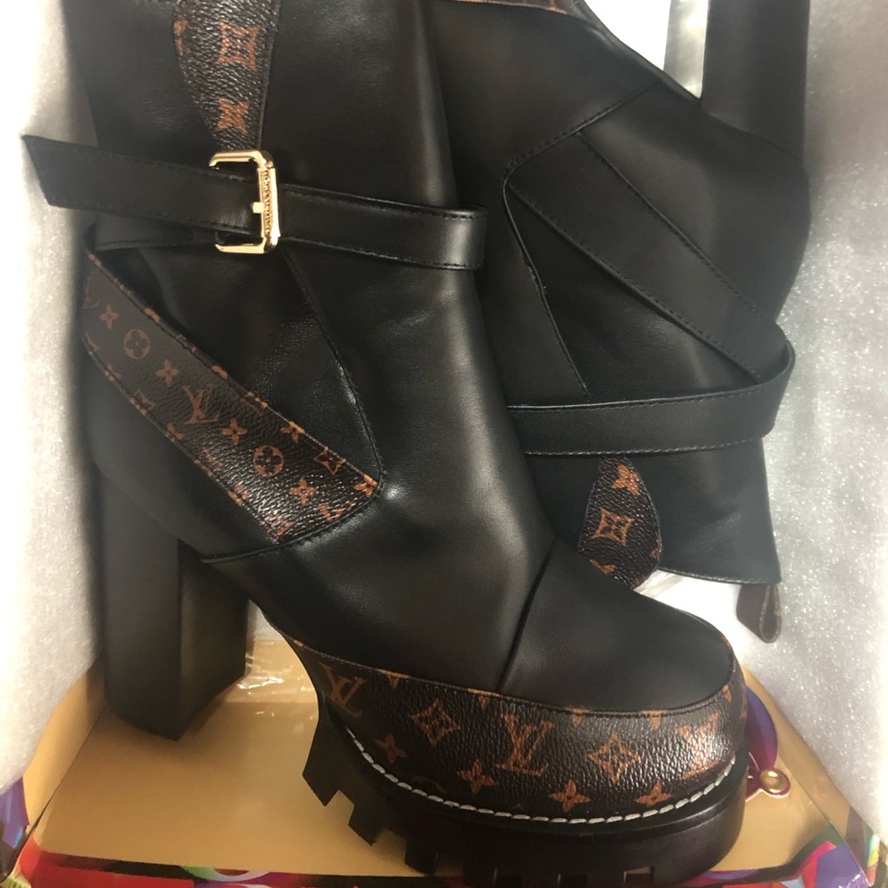 COPY - Star trail boots. Black leather boots. Block heel